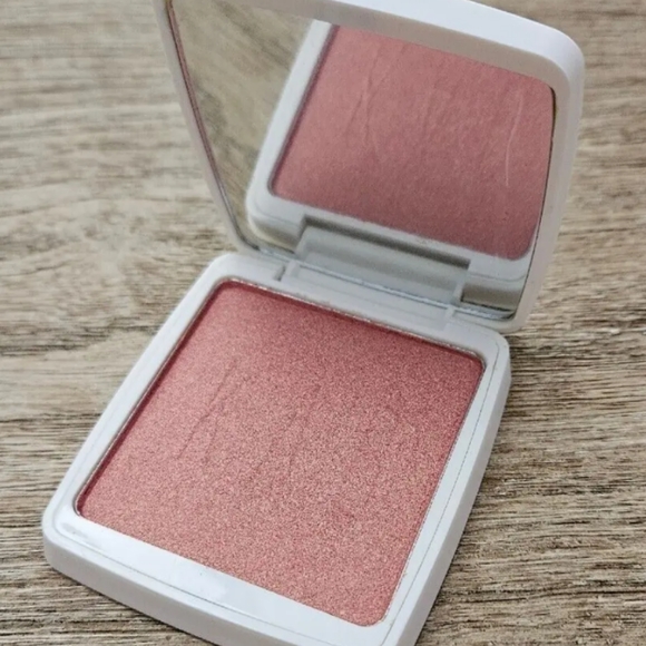 KAB Cosmetics Glow Powder - Picture 5 of 5
